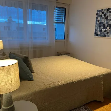 Standing In Ouchy - Лозанна