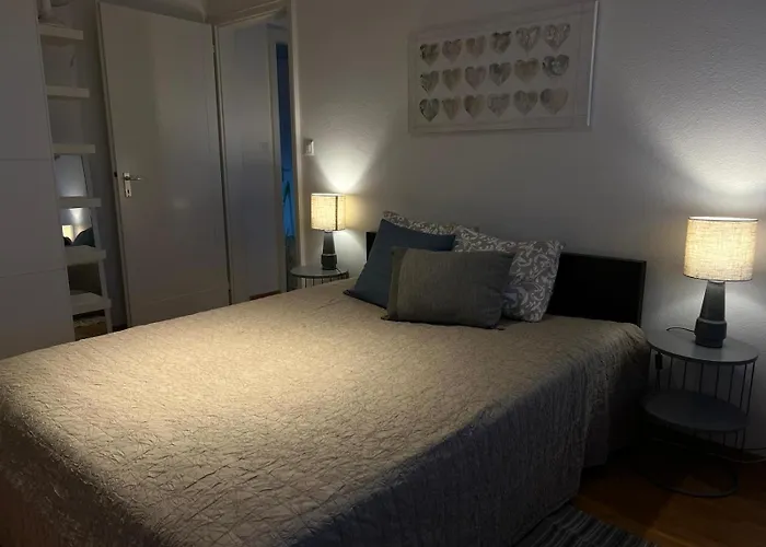 아파트 Standing In Ouchy -